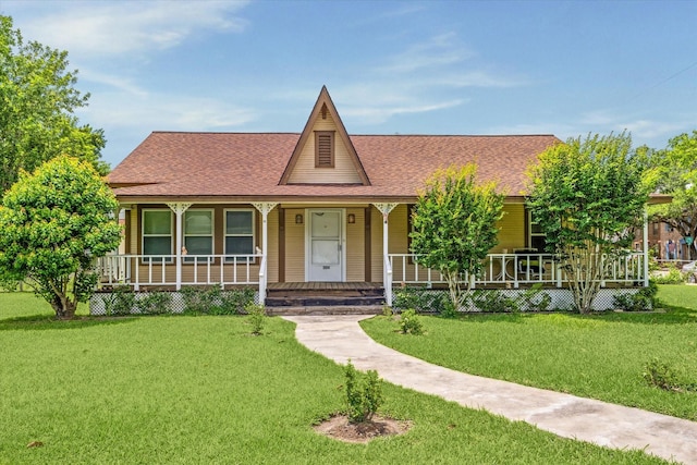 504 S Jackson St, Alvin, TX 77511 - view of front facade featuring a porch, roof with shingles, and a front yard