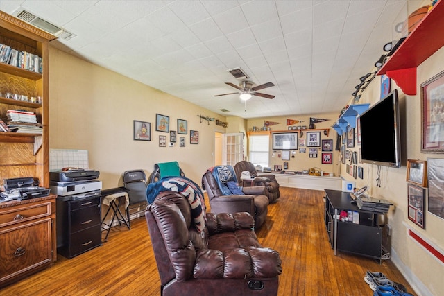 504 S Jackson St, Alvin, TX 77511 - living area with a ceiling fan, visible vents, and wood finished floors