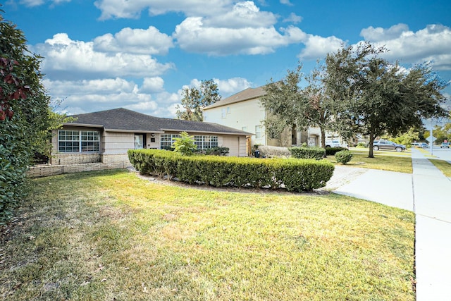 view of front of property with a front yard