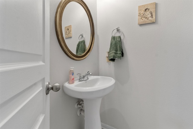 522 Pequin Rd, Crosby, TX 77532 - bathroom with a sink