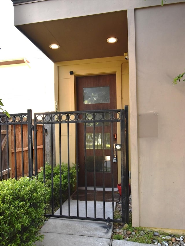 3804 Lovejoy St, Houston, TX 77003 - entrance to property featuring a gate and stucco siding