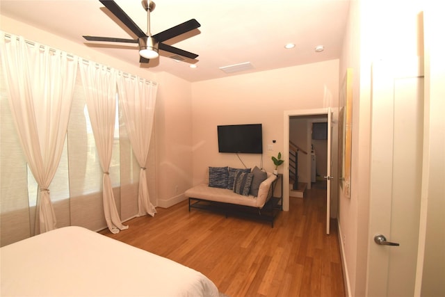3804 Lovejoy St, Houston, TX 77003 - bedroom featuring light wood-style floors, ceiling fan, recessed lighting, and visible vents