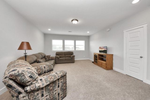 living area with carpet, recessed lighting, and baseboards