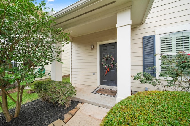 doorway to property featuring a porch