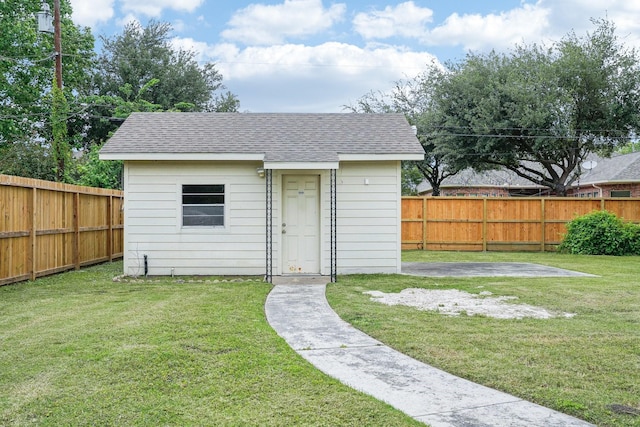 view of outdoor structure with an outbuilding and a fenced backyard