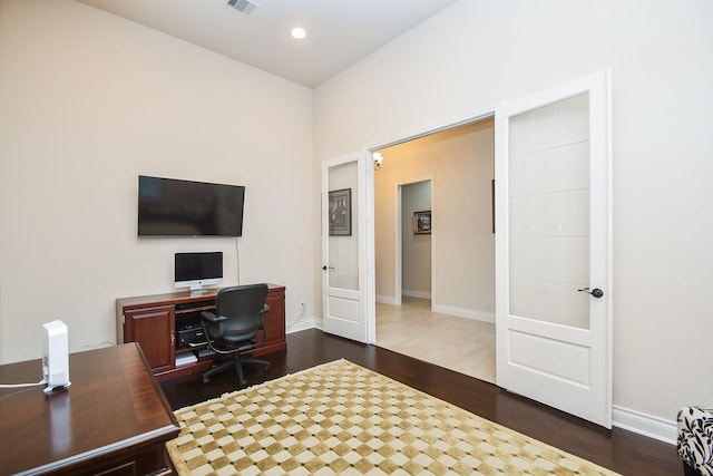 office space featuring baseboards, dark wood-type flooring, visible vents, and recessed lighting