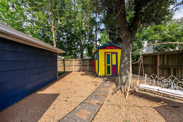 4811 Saxon St, Bellaire, TX 77401 - view of yard with an outbuilding, a fenced backyard, and a storage unit
