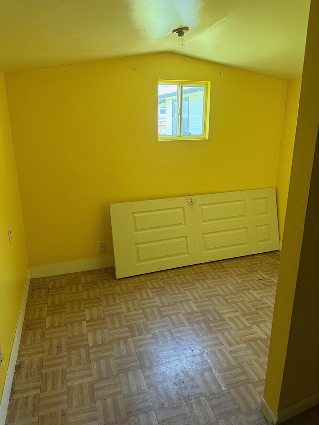 1130 Hoffman St, Houston, TX 77020 - bonus room featuring vaulted ceiling and baseboards