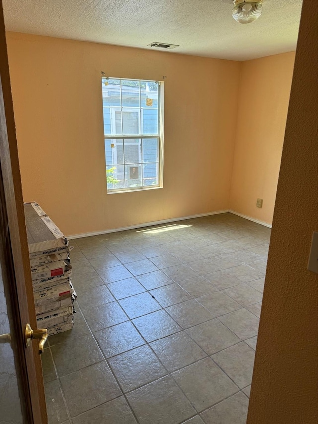 1130 Hoffman St, Houston, TX 77020 - spare room featuring a textured ceiling and baseboards