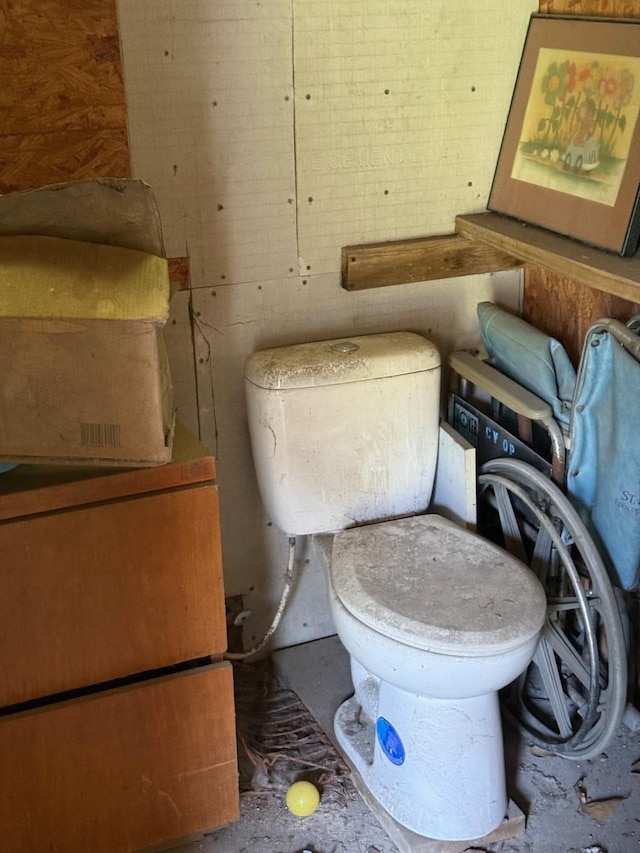 1130 Hoffman St, Houston, TX 77020 - bathroom with toilet