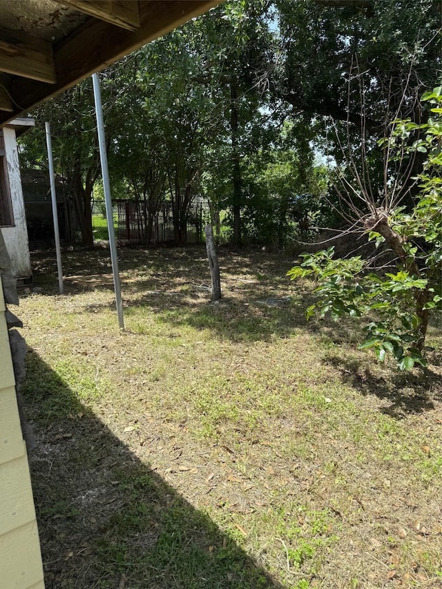 1130 Hoffman St, Houston, TX 77020 - view of green lawn
