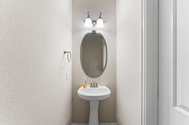 bathroom featuring a sink