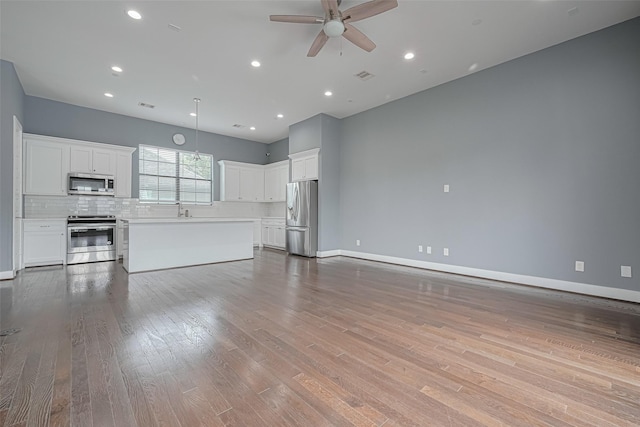 4318 E Center St, Houston, TX 77007 - unfurnished living room featuring visible vents, a ceiling fan, a sink, and wood finished floors