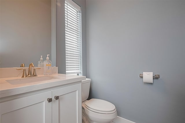 4318 E Center St, Houston, TX 77007 - half bath featuring toilet, baseboards, and vanity