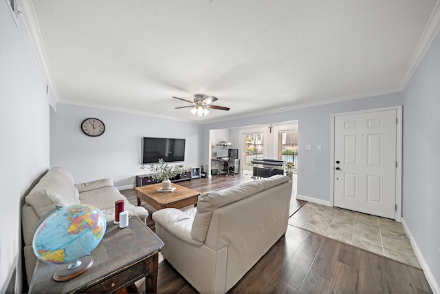 12633 Memorial Dr Unit 83, Houston, TX 77024 - living room featuring crown molding, a ceiling fan, and baseboards