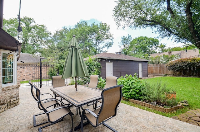 1915 Ashford Hollow Ln, Houston, TX 77077 - fenced backyard with outdoor dining space, a patio, and an outdoor structure