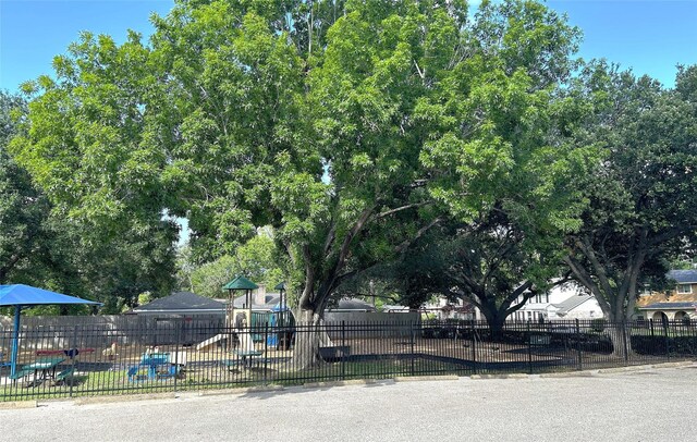 1915 Ashford Hollow Ln, Houston, TX 77077 - view of home's community