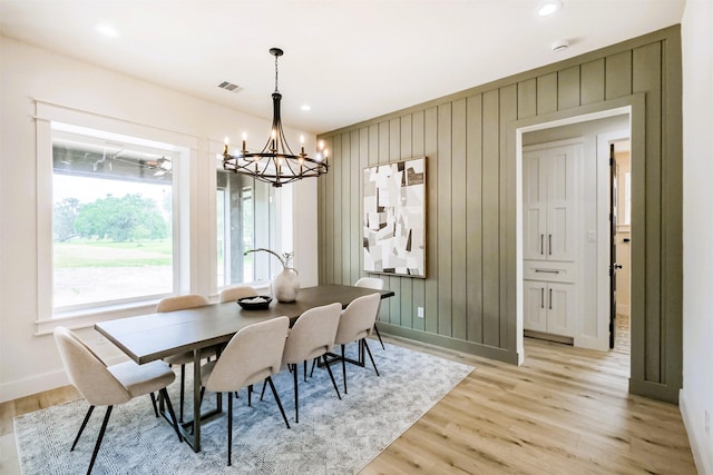 dining space with an inviting chandelier, light wood-style floors, recessed lighting, baseboards, and visible vents