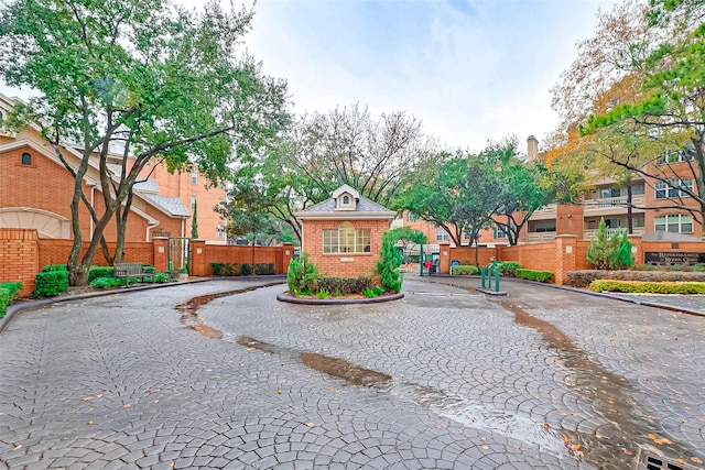 2111 Welch St Unit B117, Houston, TX 77019 - view of community with a gate, fence, and a residential view