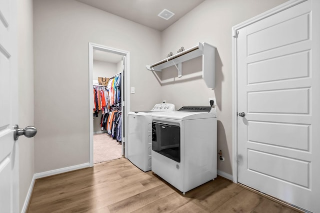 laundry room featuring laundry area, visible vents, baseboards, and washing machine and clothes dryer
