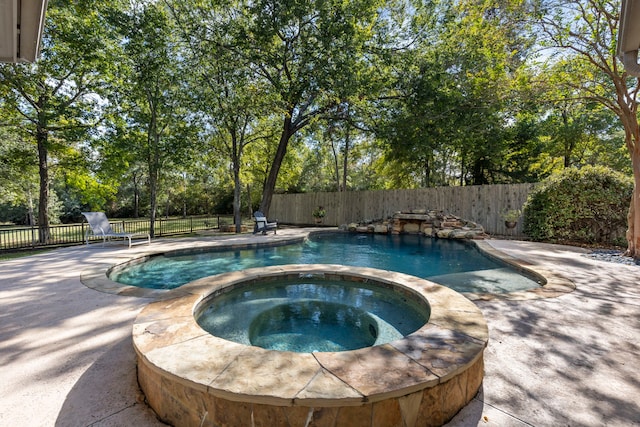 20111 Hilltop Ranch Dr, Montgomery, TX 77316 - view of swimming pool featuring a patio area, an in ground hot tub, a fenced in pool, and a fenced backyard