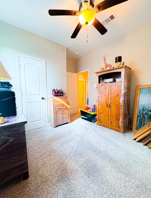 carpeted bedroom featuring a ceiling fan