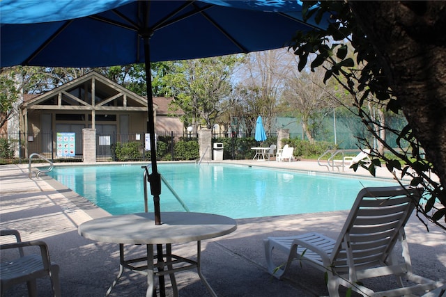 10047 Westpark Dr Unit 70, Houston, TX 77042 - pool featuring a patio and fence