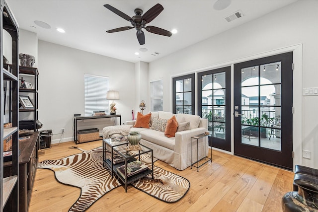 823 Blackshire Ln, Houston, TX 77055 - living area featuring light wood finished floors, visible vents, ceiling fan, and recessed lighting