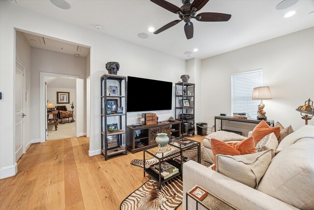 living area with a ceiling fan, light wood-style flooring, and recessed lighting