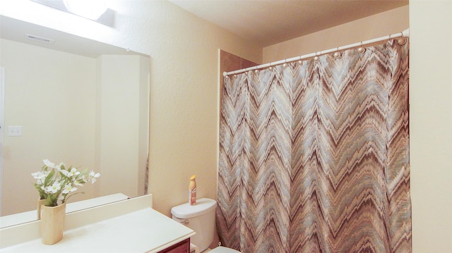 15407 Vincennes Oak St, Cypress, TX 77429 - full bath with toilet, vanity, visible vents, and curtained shower