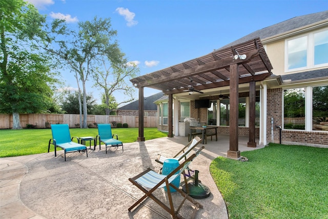 view of patio featuring a pergola, ceiling fan, and a fenced backyard