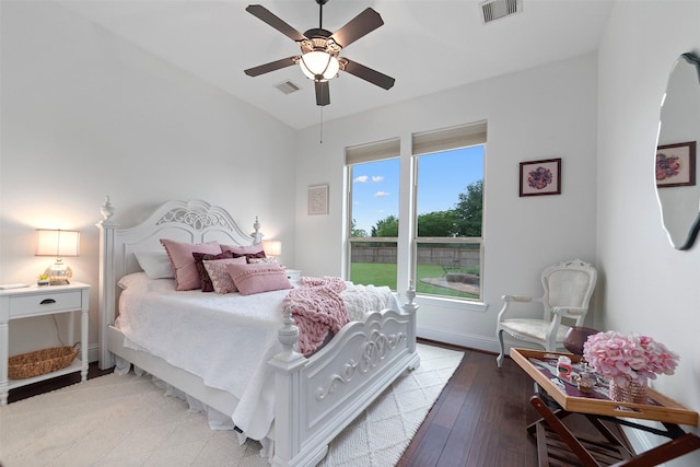 bedroom featuring light wood-type flooring, visible vents, baseboards, and ceiling fan