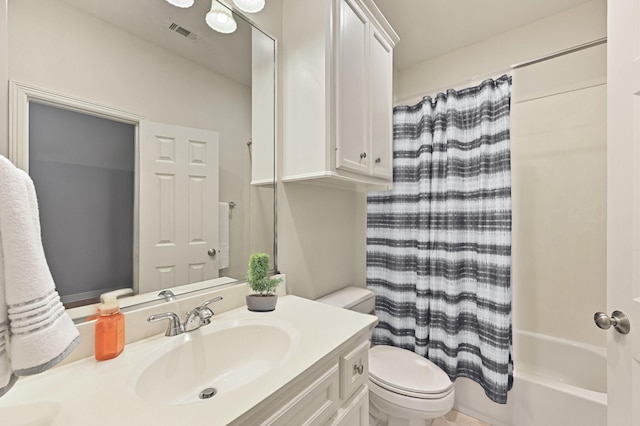 full bath with shower / bath combo, toilet, visible vents, and vanity