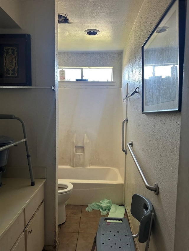 full bath featuring shower / bath combination, a textured ceiling, toilet, tile patterned flooring, and a textured wall