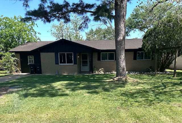 1107 Dover Cir, Alvin, TX 77511 - ranch-style home with brick siding and a front yard