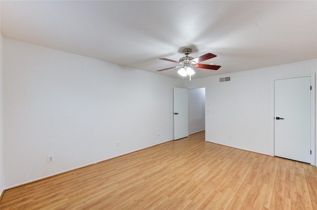 unfurnished room with visible vents, light wood-style flooring, and ceiling fan