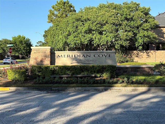 view of community / neighborhood sign
