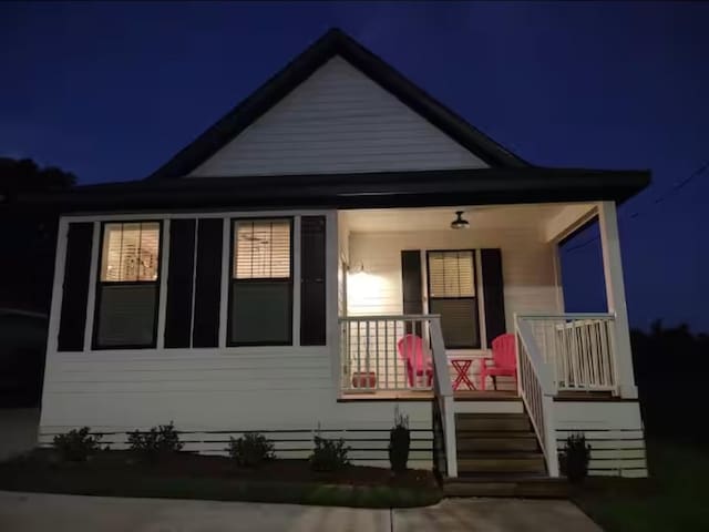 bungalow-style house with a porch