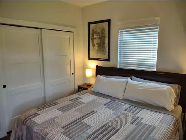 bedroom featuring a closet