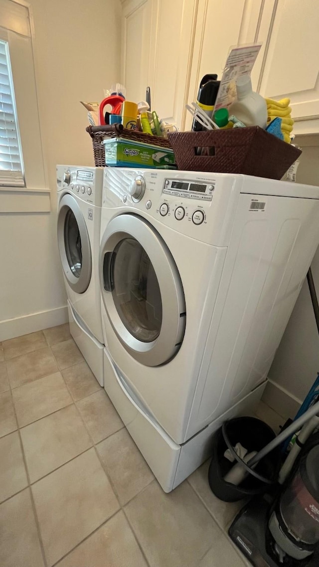 4701 Avenue N 1/2 Ave N 1/2, Galveston, TX 77551 - laundry area featuring washing machine and clothes dryer, light tile patterned floors, baseboards, and laundry area