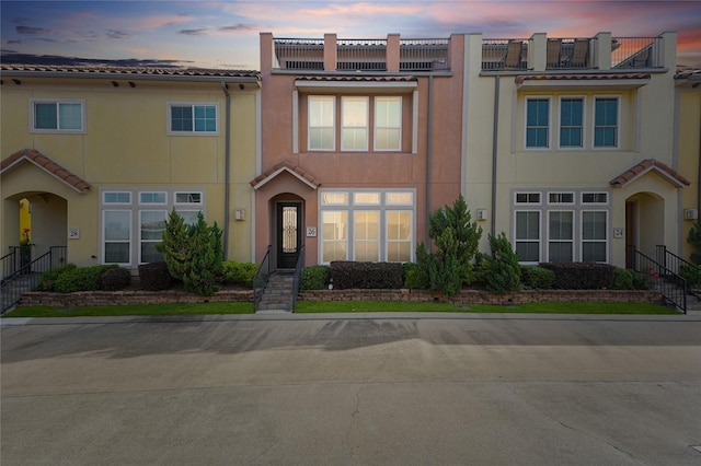 26 W Oaks Dr, Houston, TX 77058 - townhome / multi-family property with stucco siding and a tile roof