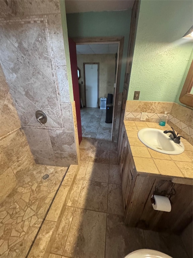 6346 Sand Rock Ln, Grange, TX 78945 - bathroom featuring vanity and tiled shower