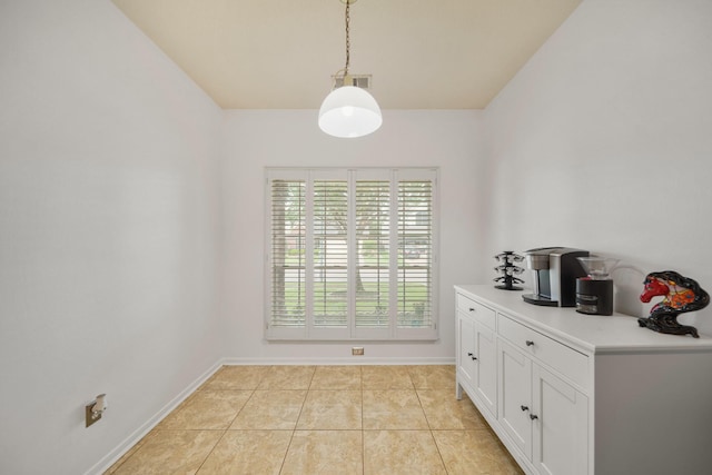 dining space featuring baseboards, visible vents, and light tile patterned flooring