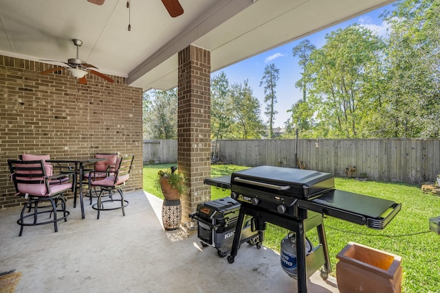 view of patio / terrace featuring a ceiling fan, outdoor dining space, and a fenced backyard