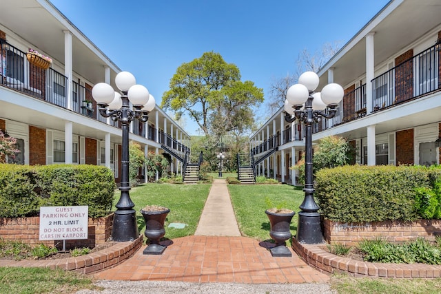 401 E Main St, Brenham, TX 77833 - view of property's community featuring a yard