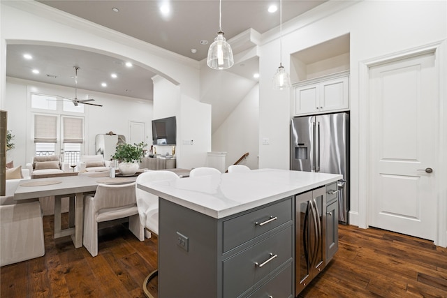 kitchen featuring dark wood finished floors, a center island, crown molding, and gray cabinets