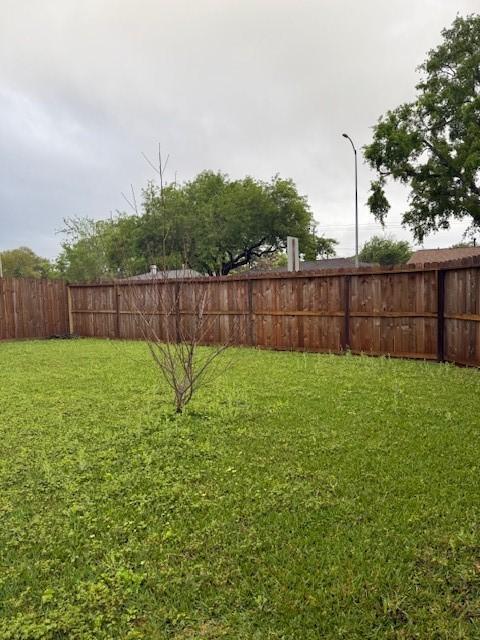 1101 E Brown Ln, Deer Park, TX 77536 - view of yard with a fenced backyard