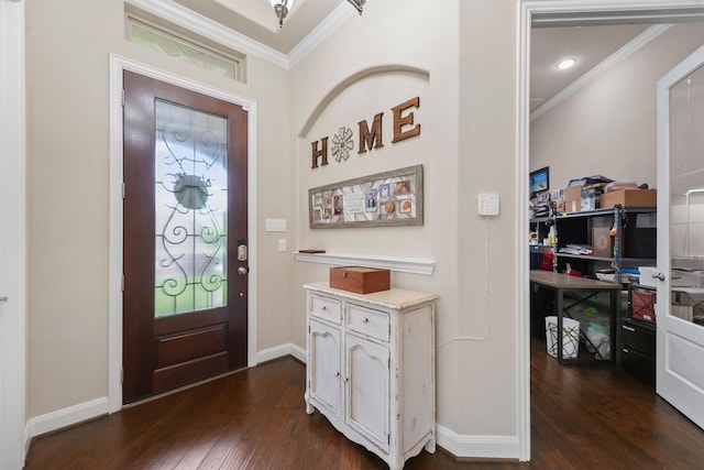 3743 Pinebrook Hollow Ln, Spring, TX 77386 - entryway featuring dark wood-style flooring, baseboards, and ornamental molding