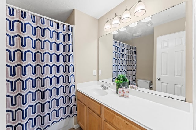 full bath with toilet, vanity, and a shower with curtain
