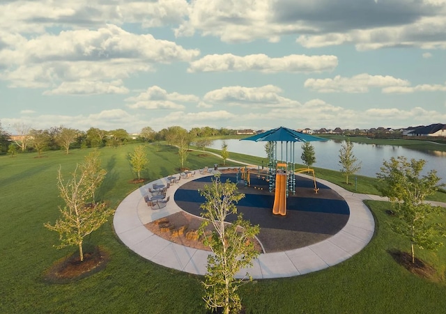 5110 Morrison Dr, Manvel, TX 77578 - surrounding community with a lawn and a water view